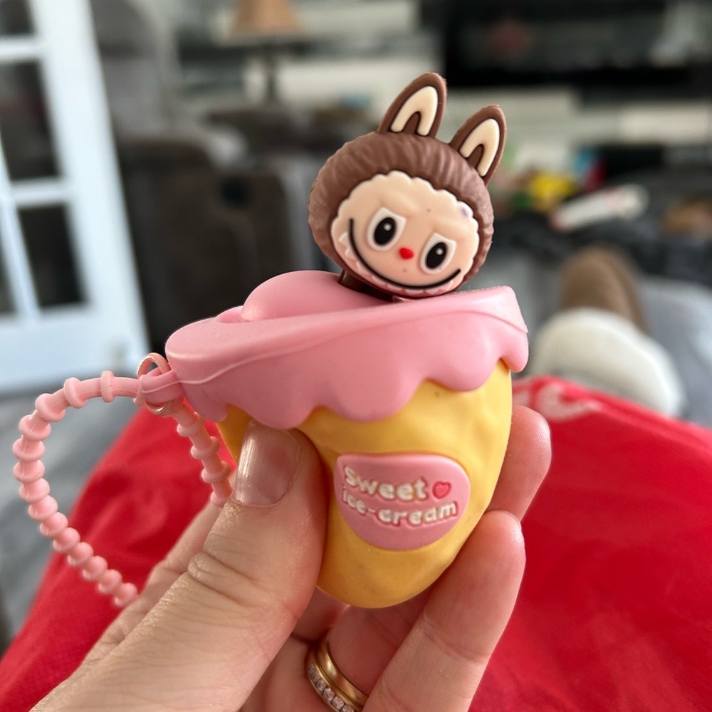 🔥$2 k-pop Sweet Ice-Cream Yellow and Pink squishie Toy